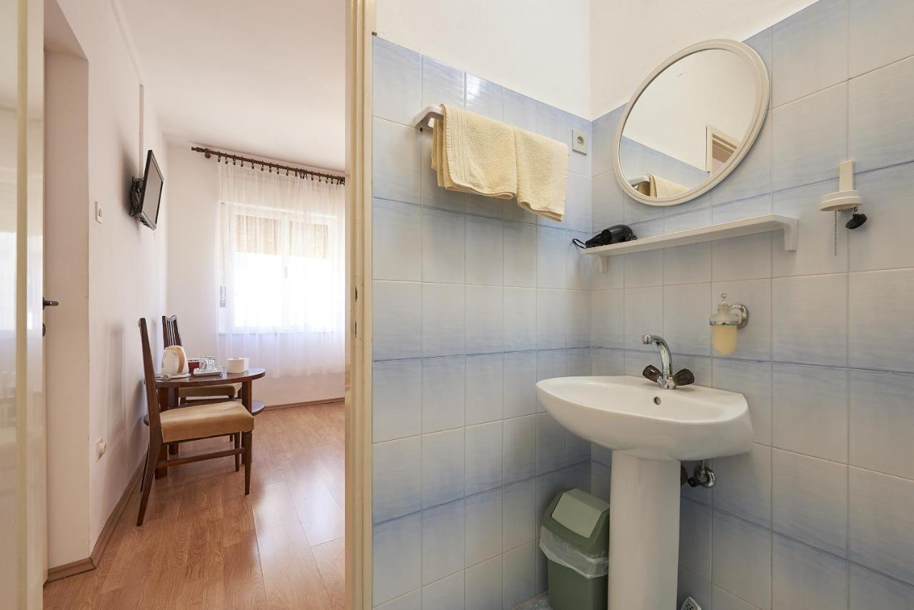 Apartments And Rooms With Parking Space Trogir - 13102 Kültér fotó